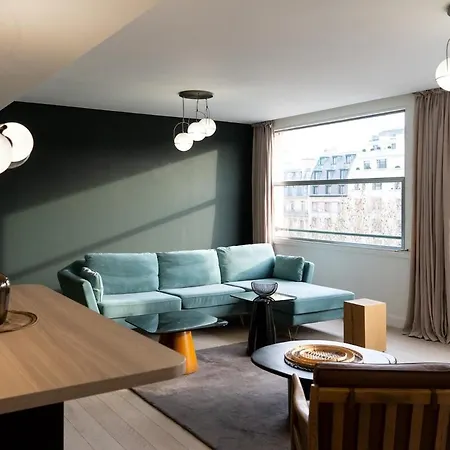 Amazing On Champs-elysees * 巴黎