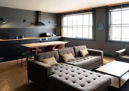 Amazing On Champs-elysees *