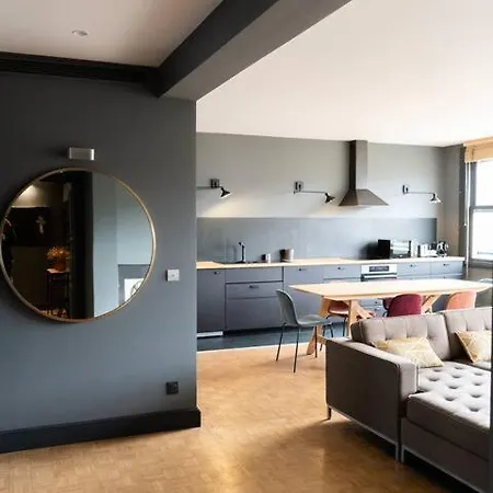 Amazing On Champs-elysees * 巴黎