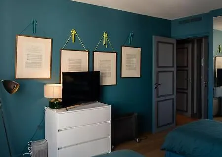 Amazing On Champs-elysees * 巴黎