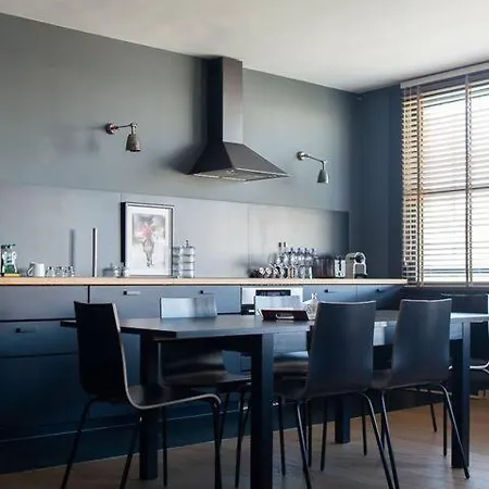 Amazing On Champs-elysees