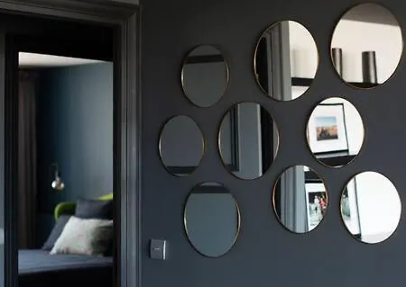 Amazing On Champs-elysees *