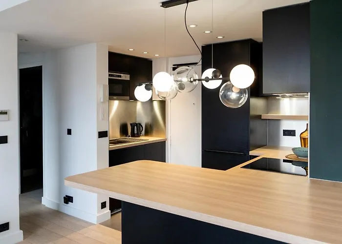 Amazing On Champs-elysées París