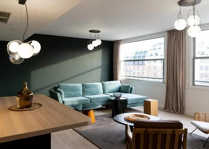 Amazing On Champs-elysées * París