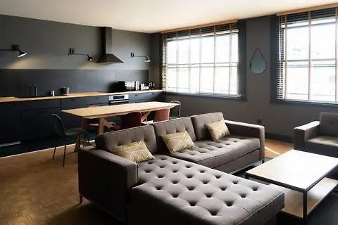 Amazing On Champs-elysées *