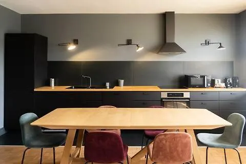 Amazing On Champs-elysées París