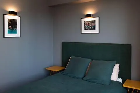 Amazing On Champs-elysées París