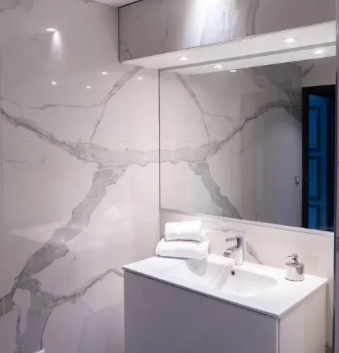 Amazing On Champs-elysées