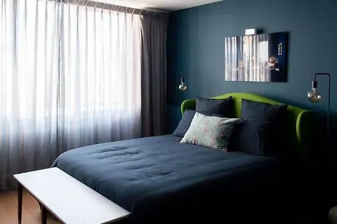 Amazing On Champs-elysées París