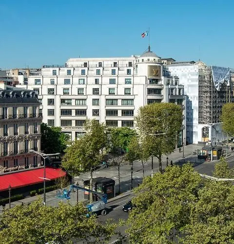 Amazing On Champs-elysées *